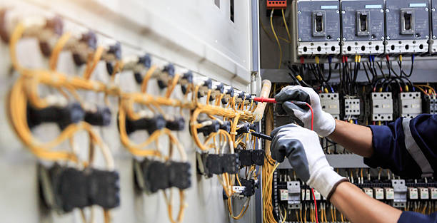 Professional Electrician technician working in Andalusia, IL
